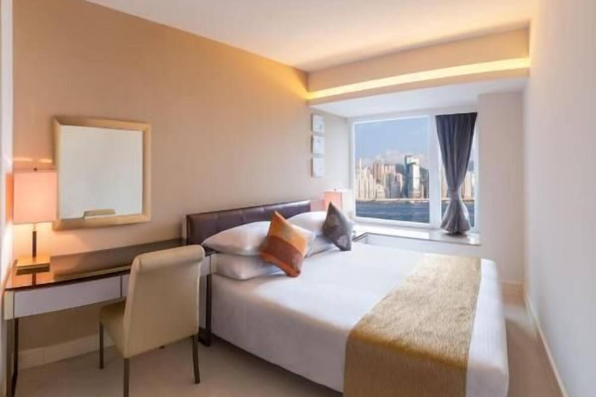 2 bedrooms, in-room safe, desk, iron/ironing board (on request)