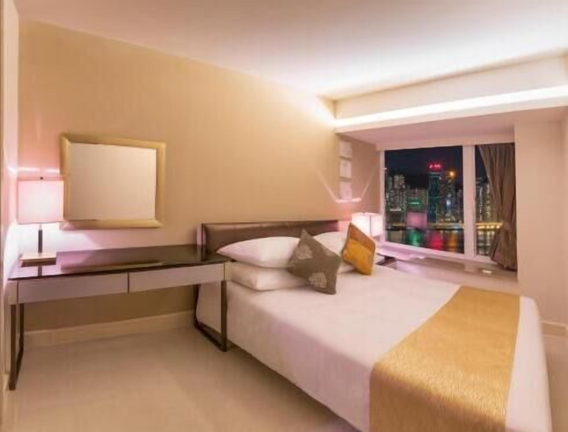 2 Schlafzimmer, Zimmersafe, Schreibtisch, Bügeleisen/Bügelbrett