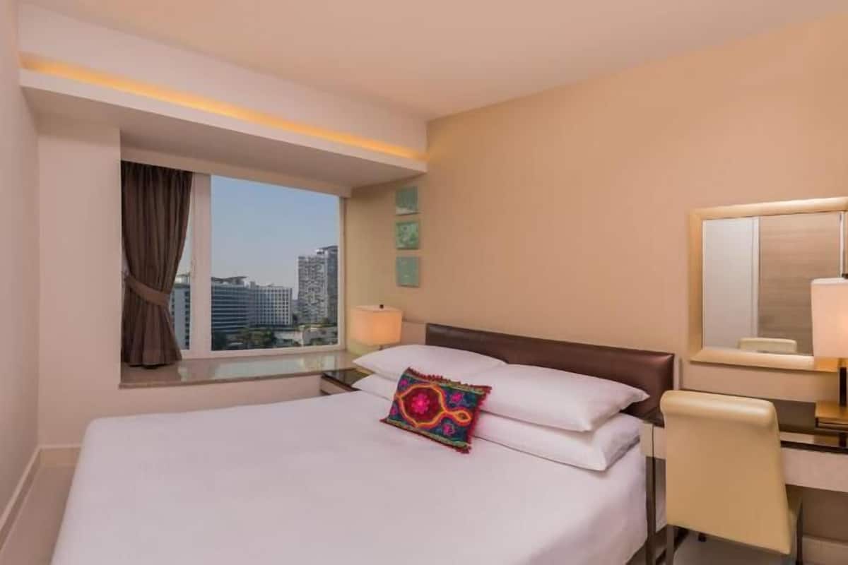 2 Schlafzimmer, Zimmersafe, Schreibtisch, Bügeleisen/Bügelbrett