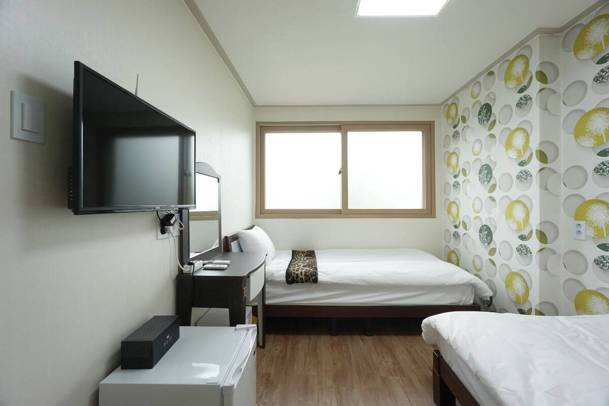 ツインルーム (Bigger than most rooms in Seoul) | 防音設備、WiFi (無料)