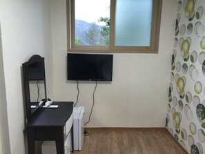 Chambre double | Système d’insonorisation, accès au Wi-Fi (inclus)