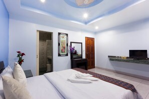 Phòng Deluxe, 1 giường cỡ king, quang cảnh thành phố | Minibar, két bảo mật tại phòng, bàn, phòng cách âm