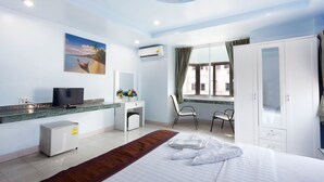 Deluxe Room, 1 King Bed, City View - Da Mario Hotel And Restaurant (Karon)