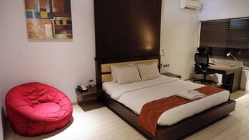 Sanghyang Suite | Desk, blackout curtains, rollaway beds, free WiFi