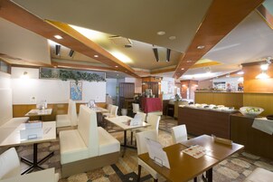 Breakfast, lunch and dinner served