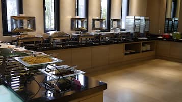 Daily buffet breakfast (TWD 350 per person)