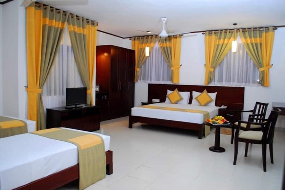 Deluxe Double Room | Minibar, in-room safe, desk, blackout curtains