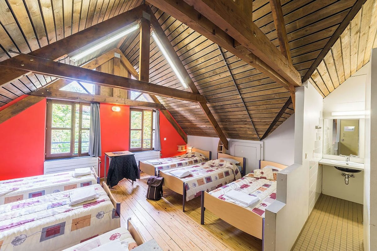 Classic Shared Dormitory, Women only
