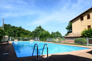 Outdoor pool - Selvicolle Country House (Castelraimondo)