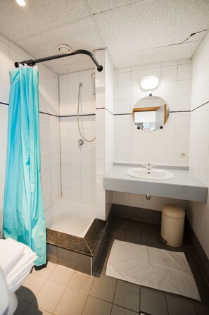 Shower, towels