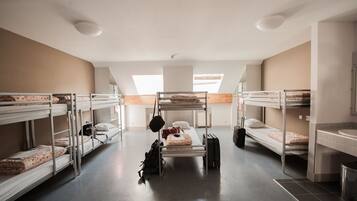 1 chambre, chambres insonorisées, Wi-Fi gratuit, draps fournis