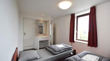 Tallelokero huoneessa, äänieristys, ilmainen Wi-Fi, vuodevaatteet