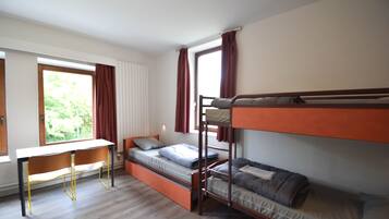 Gemeinsamer Classic-Schlafsaal, Gemischter Schlafsaal | Zimmersafe, schallisolierte Zimmer, kostenloses WLAN, Bettwäsche