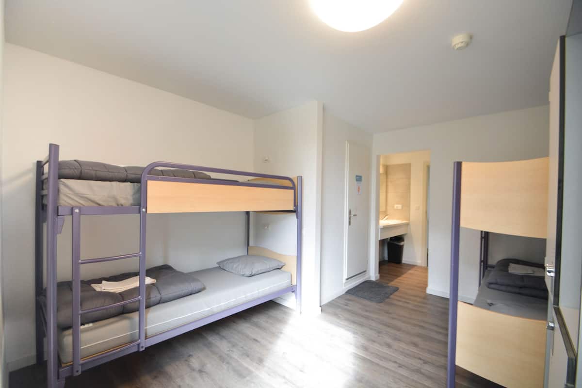 Soundproofing, free WiFi, bed sheets