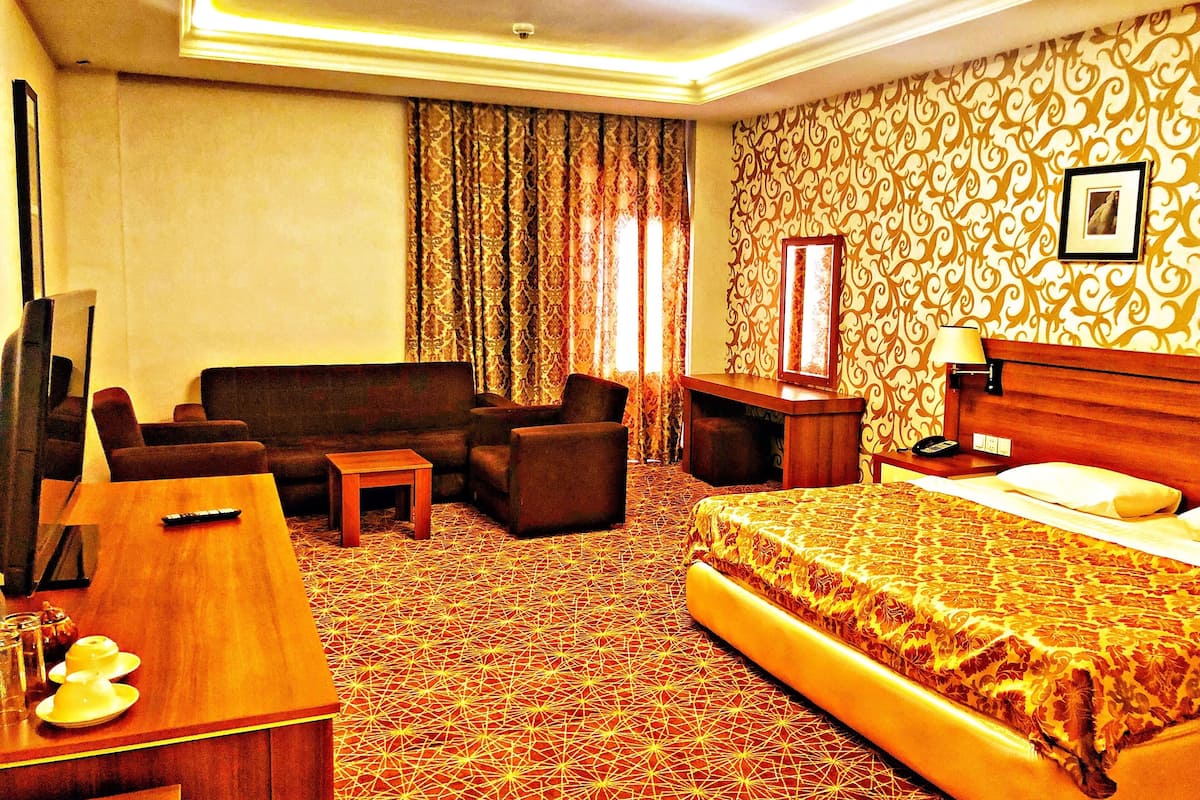 1 bedroom, premium bedding, minibar, in-room safe