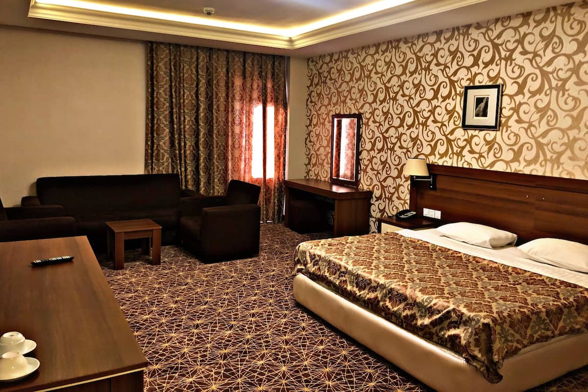 1 bedroom, premium bedding, minibar, in-room safe
