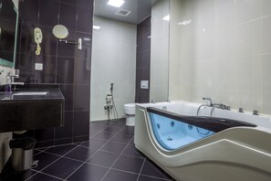 Premier-Suite, 1 Schlafzimmer | 1 Schlafzimmer, hochwertige Bettwaren, Minibar, Zimmersafe