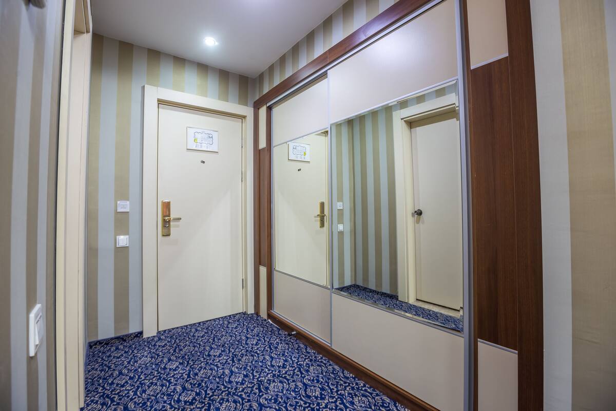 1 bedroom, premium bedding, minibar, in-room safe
