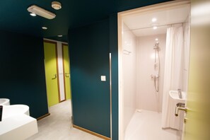 Eenvoudige slaapzaal, alleen voor vrouwen | Een kluis op de kamer, gratis wifi, beddengoed
