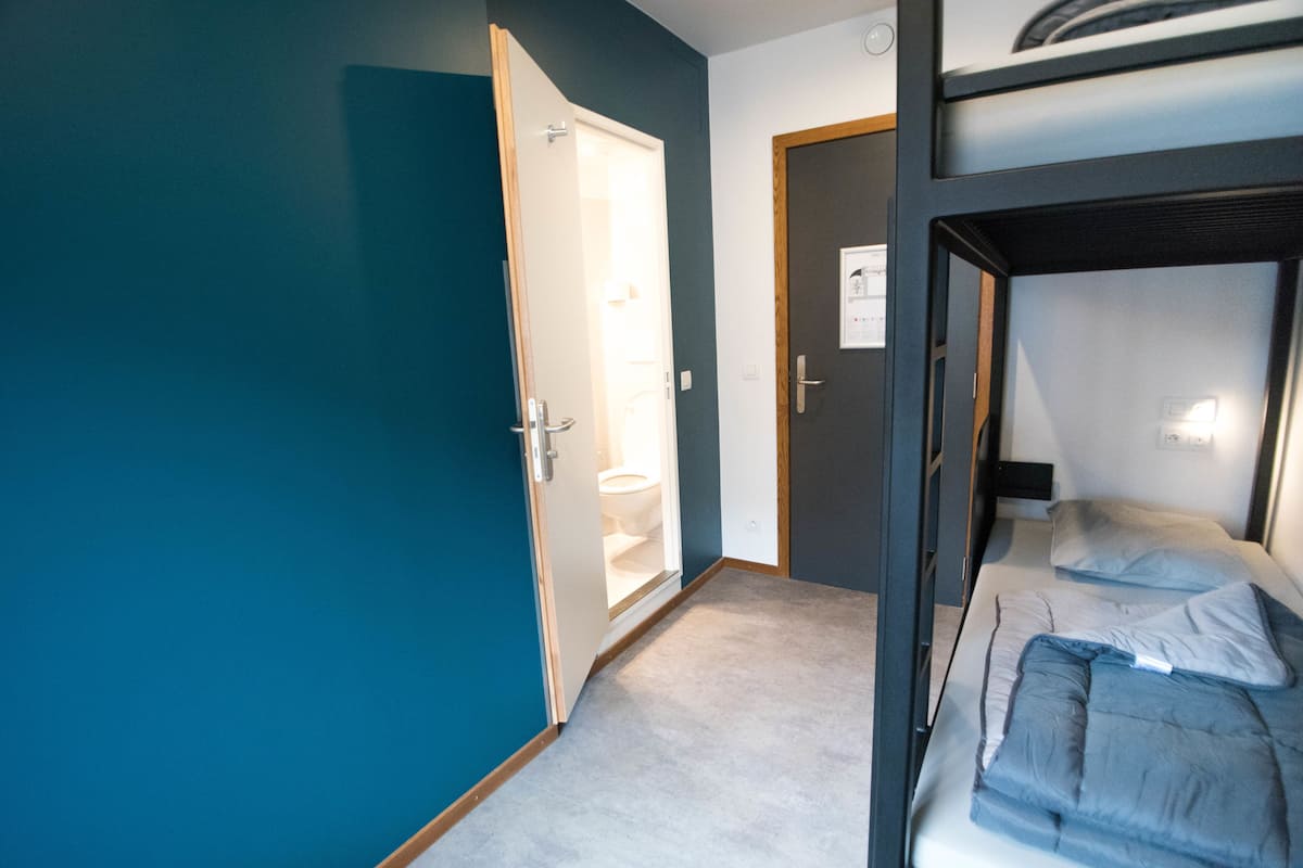 Twin Room, 1 Bedroom | In-room safe, WiFi (free), bed sheets