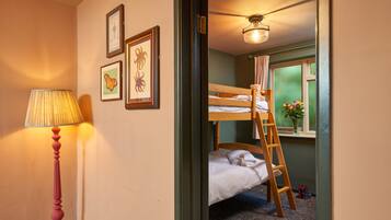 Family Room (Quintuple) | 1 bedroom, desk, iron/ironing board, free WiFi