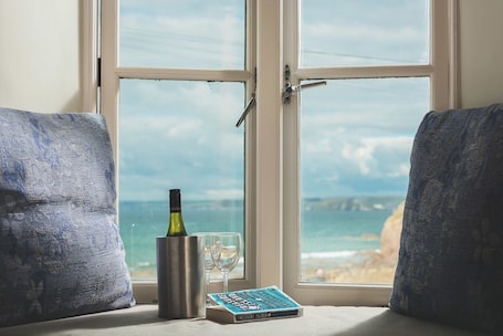 Signature Double Room | Desk, iron/ironing board, free WiFi