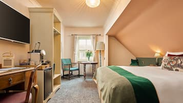 Standard Double Room | Desk, iron/ironing board, free WiFi