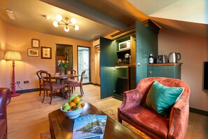 Desk, iron/ironing board, free WiFi - Hope & Anchor (Kingsbridge)