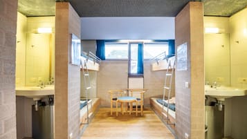 Een douche, handdoeken