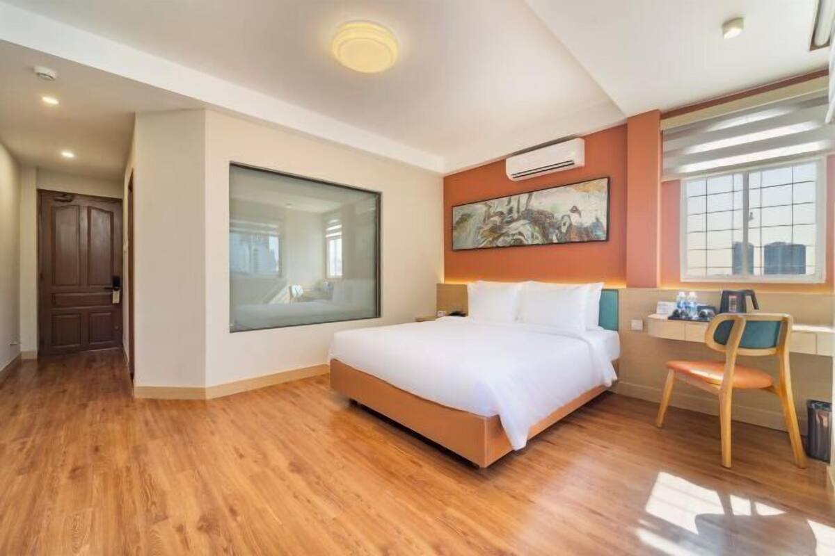 Premium bedding, minibar, in-room safe, desk