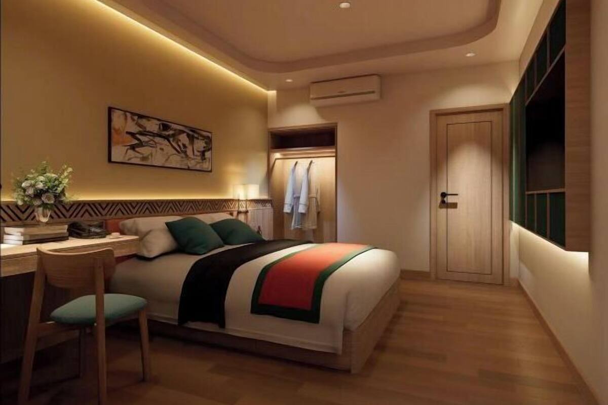 Premium bedding, minibar, in-room safe, desk