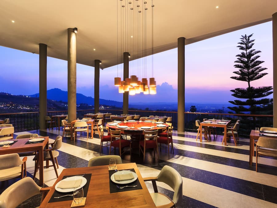 Breakfast, dinner served; international cuisine, garden views