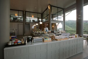 Petit déjeuner (500 THB par personne)