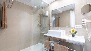 Luxury Apartment, 2 Bedrooms (2 adults and 2 children) | Bathroom | Rainfall showerhead, hair dryer, towels, soap - Bitácora Lanzarote Club (Tías)
