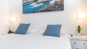 Luxury Apartment, 2 Bedrooms (2 adults and 2 children) | 1 bedroom, blackout drapes, free cribs/infant beds, free WiFi