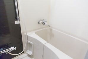 Basic Double Room, Private Bathroom | Bathroom