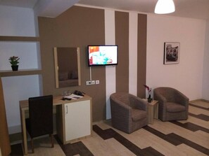 61 cmの液晶テレビ (ケーブル放送視聴可)、テレビ