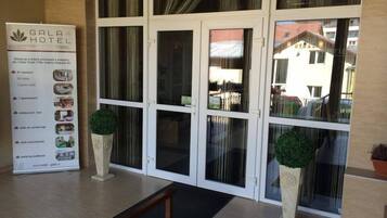 Quầy thủ tục nhận/trả phòng