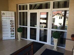 入住/退房自助服务终端