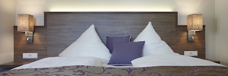 Premium bedding, in-room safe, desk, laptop workspace