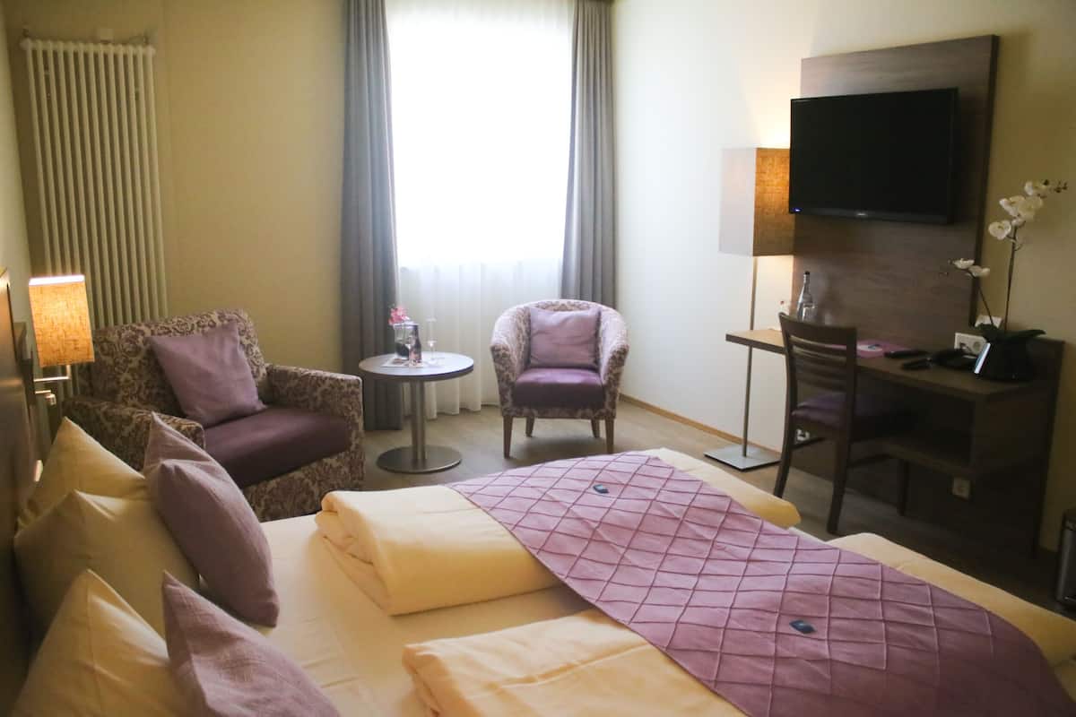 Premium bedding, in-room safe, desk, laptop workspace