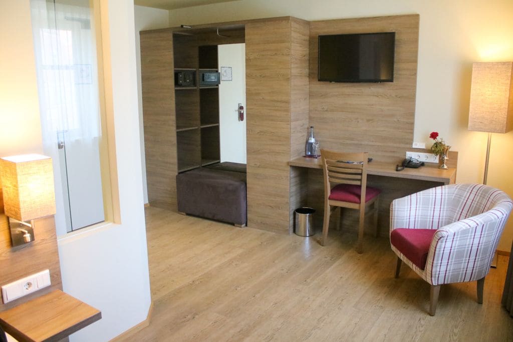 basic double room, non smoking | premium bedding, in-room safe, desk, laptop workspace