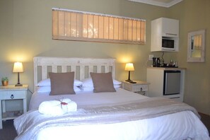 Standard Double Room (1) | Premium bedding, desk, iron/ironing board, free WiFi