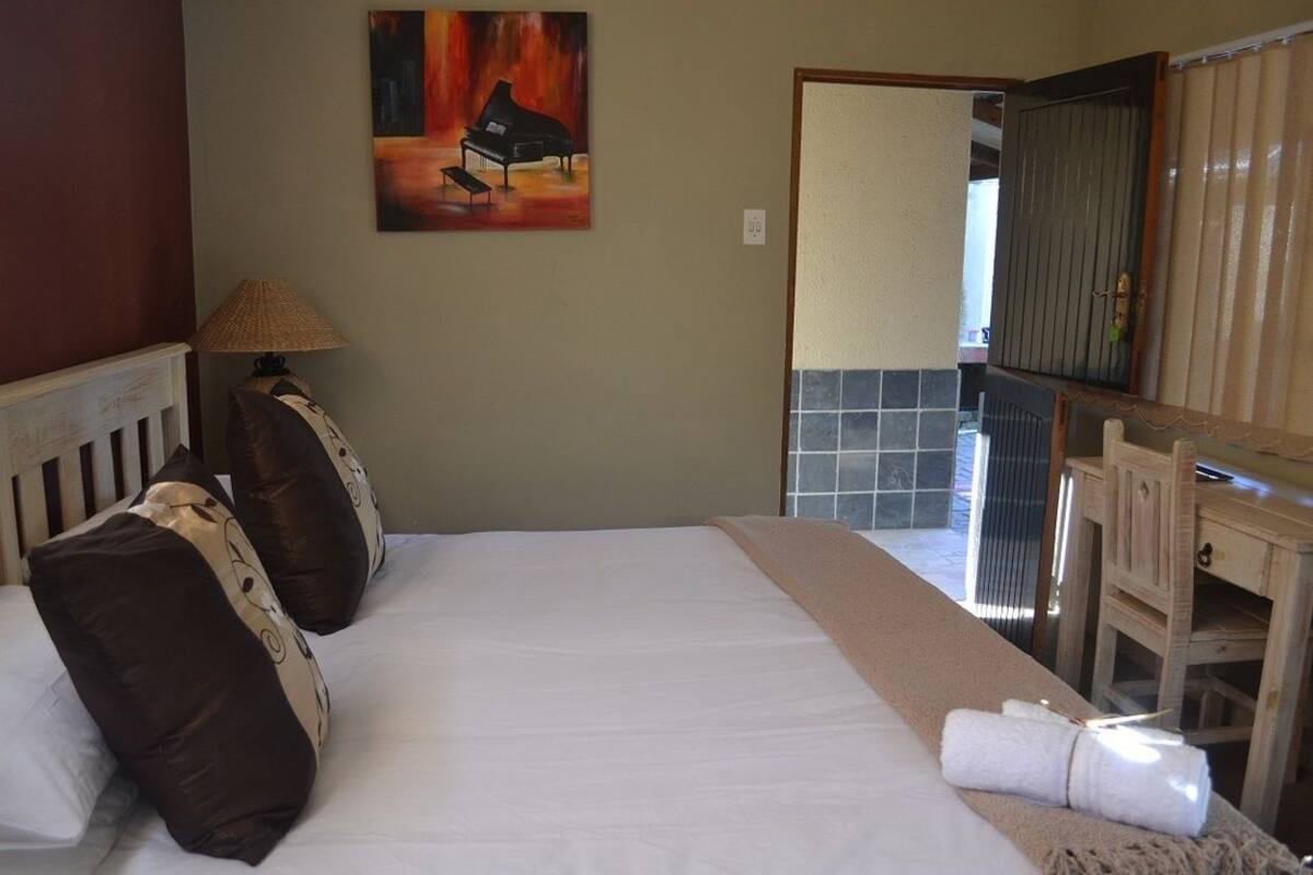 Standard Double Room (1) | Premium bedding, desk, iron/ironing board, free WiFi