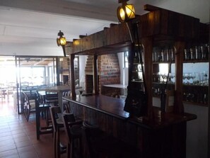 Bar (on property) - Breeze Inn Bed and Breakfast (Kidd's Beach)