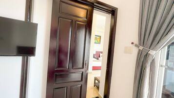 Family Room | Minibar, desk, blackout curtains, free WiFi