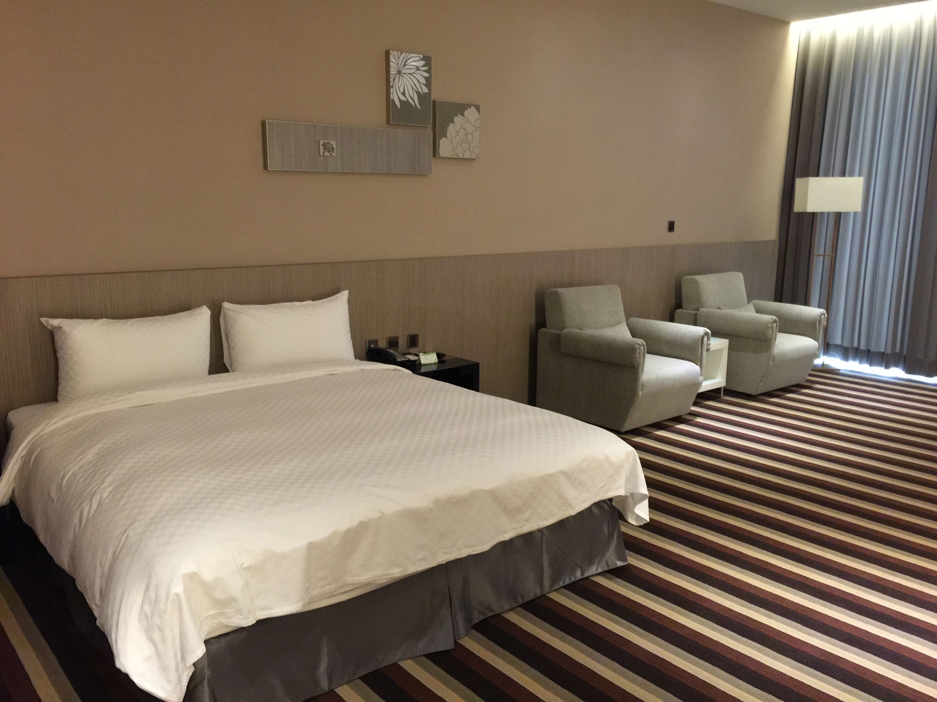 double room | down duvets, in-room safe, desk, laptop workspace