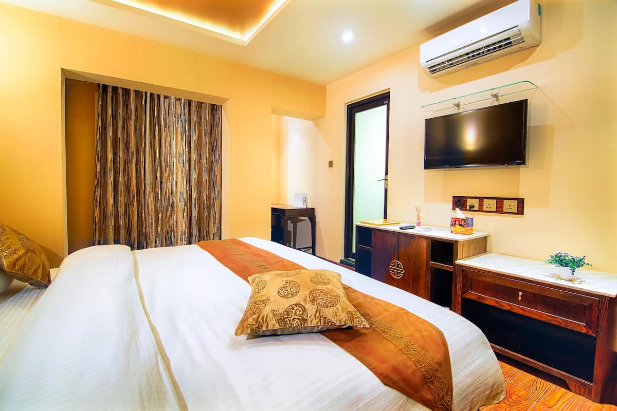 In-room safe, desk, blackout curtains, soundproofing