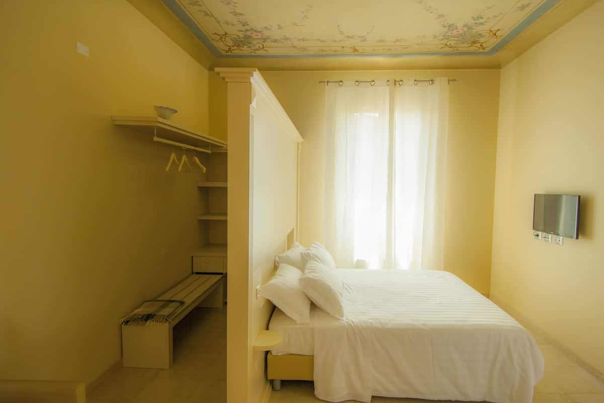 Junior Suite | Premium bedding, minibar, in-room safe, individually decorated