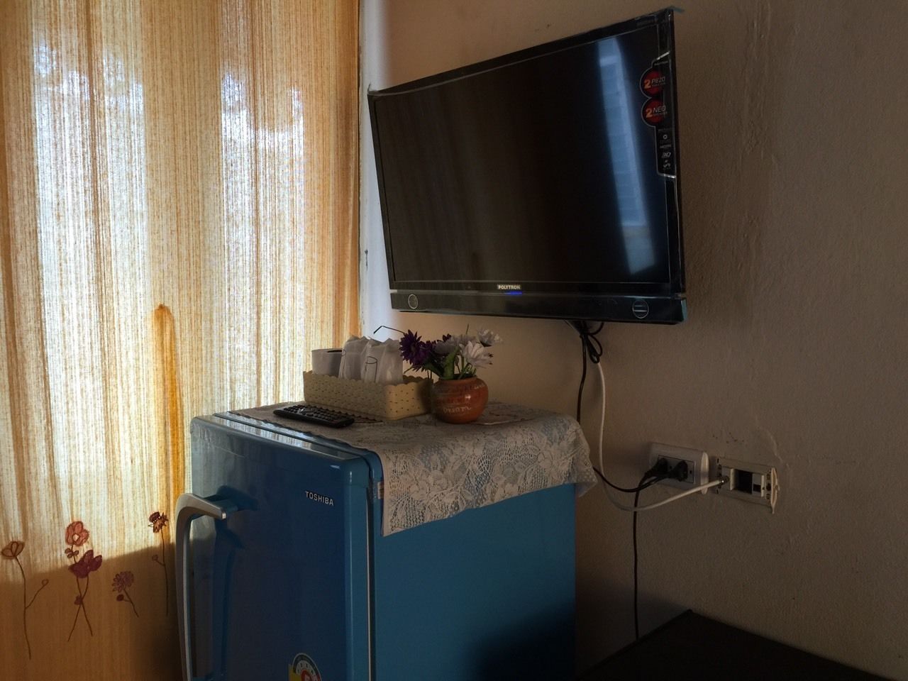 standard queen bed   | desk, free wifi